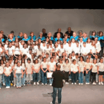 Niños cantando por los niños Captura de pantalla